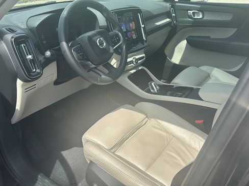 Used 2023 Volvo XC40 B5 Plus w/ Climate Package AWD/4WD image 11