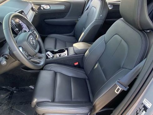 Certified 2025 Volvo XC40 B5 Plus w/ Protection Package Premier AWD/4WD image 20