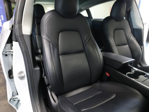 Used 2018 Tesla Model 3 Mid Range image 33