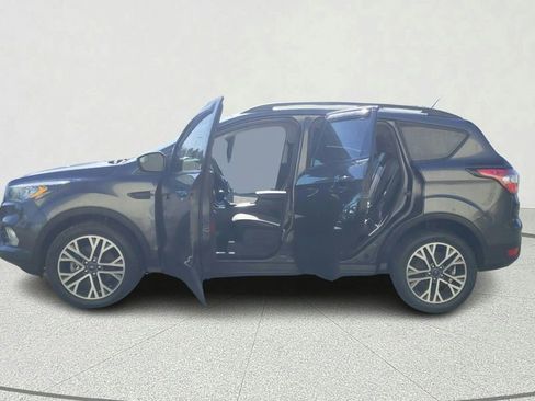 Used 2018 Ford Escape SE w/ SE Sport Appearance Package image 11