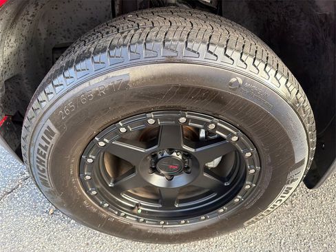 Used 2022 Nissan Frontier SV image 11