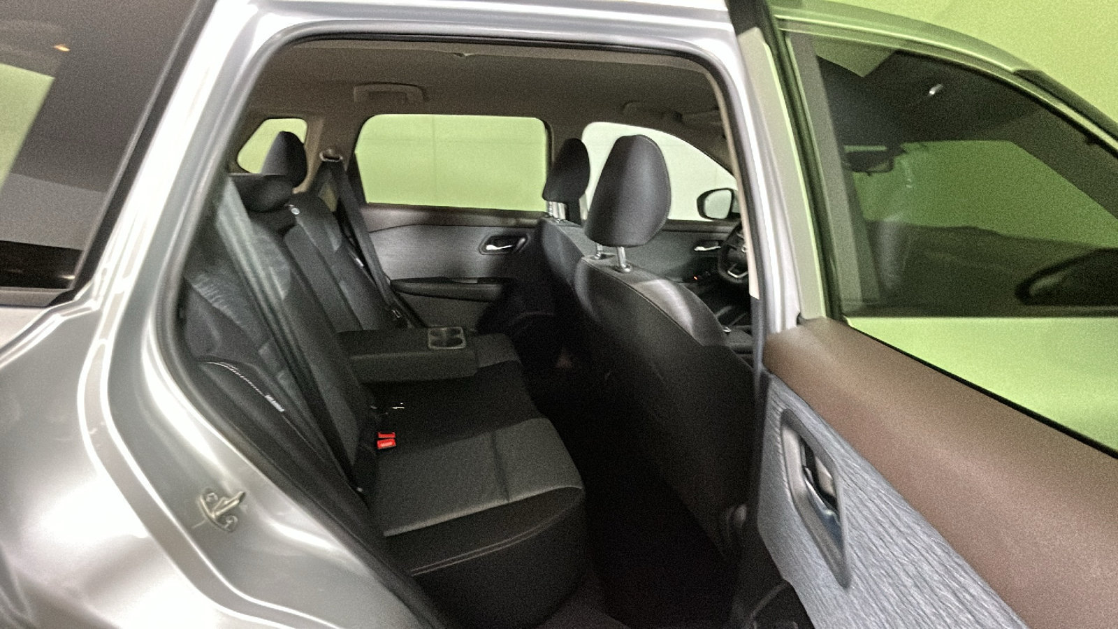 Used 2023 Nissan Rogue SV FWD image 36