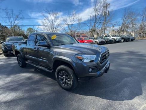 Used 2023 Toyota Tacoma SR5 w/ Technology Package image 4