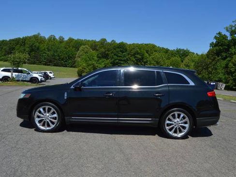 Used 2012 Lincoln MKT AWD image 6