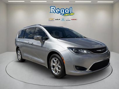 Used 2017 Chrysler Pacifica Limited w/ UConnect Theater Package