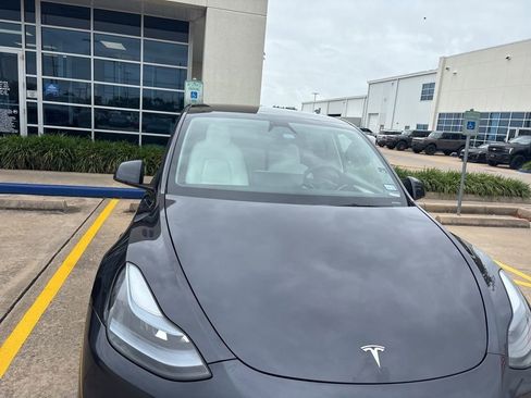Used 2024 Tesla Model Y Performance AWD/4WD image 6