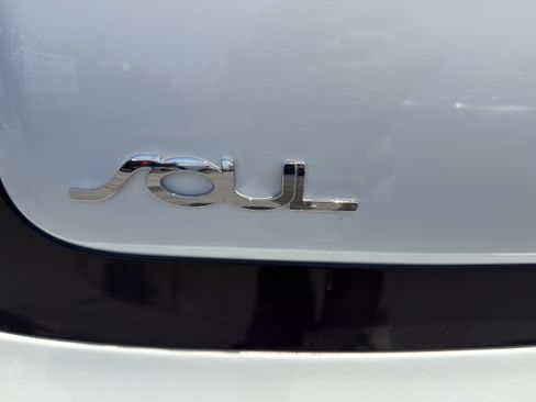 Used 2019 Kia Soul + FWD image 34