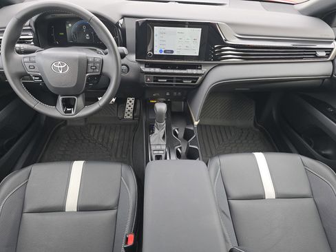 Used 2025 Toyota Camry SE image 8