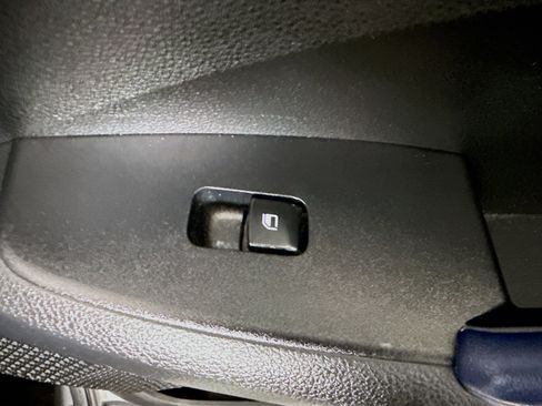 Used 2025 Kia Seltos S FWD image 31