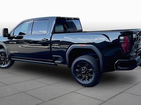 Used 2025 GMC Sierra 2500 AT4 w/ AT4 Premium Plus Package AWD/4WD image 12