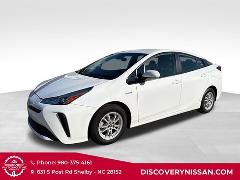 Used 2019 Toyota Prius LE FWD image 1
