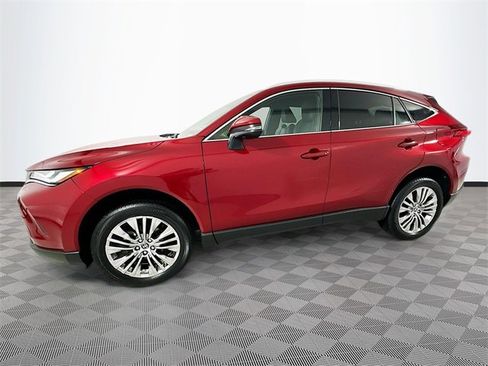 Used 2024 Toyota Venza Limited image 4