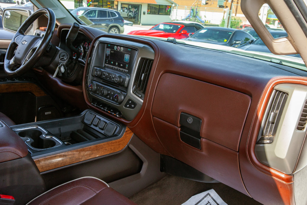 Used 2015 Chevrolet Silverado 2500 High Country w/ High Country Premium Package AWD/4WD image 11