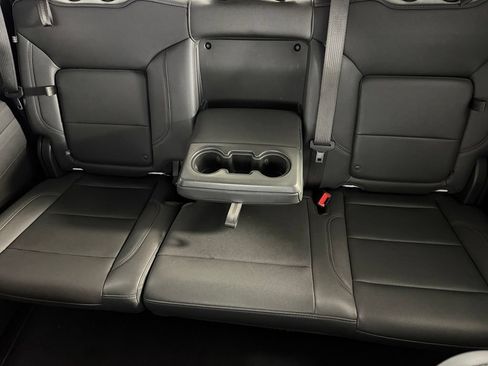 Used 2025 GMC Sierra 1500 SLT RWD image 17