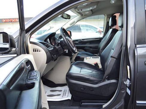 Used 2015 Chrysler Town & Country Touring FWD image 12
