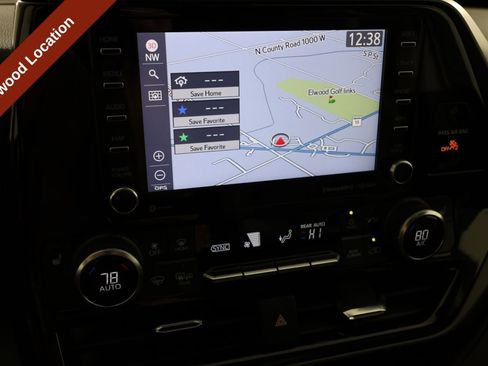 Used 2022 Toyota Highlander XLE AWD/4WD image 8