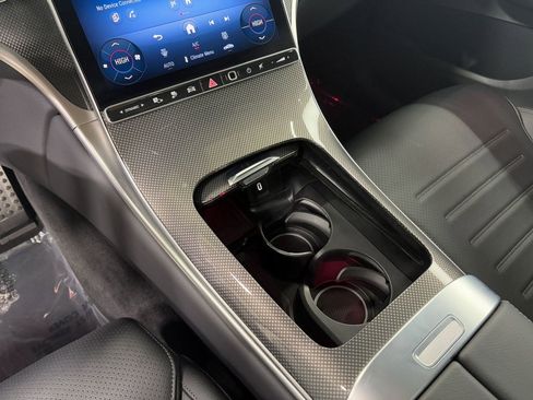 Used 2025 Mercedes-Benz GLC 350e 4MATIC image 16