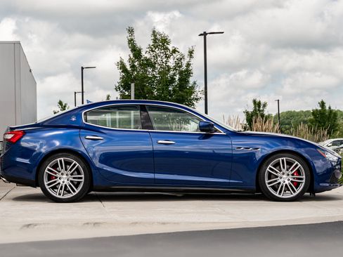 Used 2015 Maserati Ghibli S Q4 AWD/4WD image 3