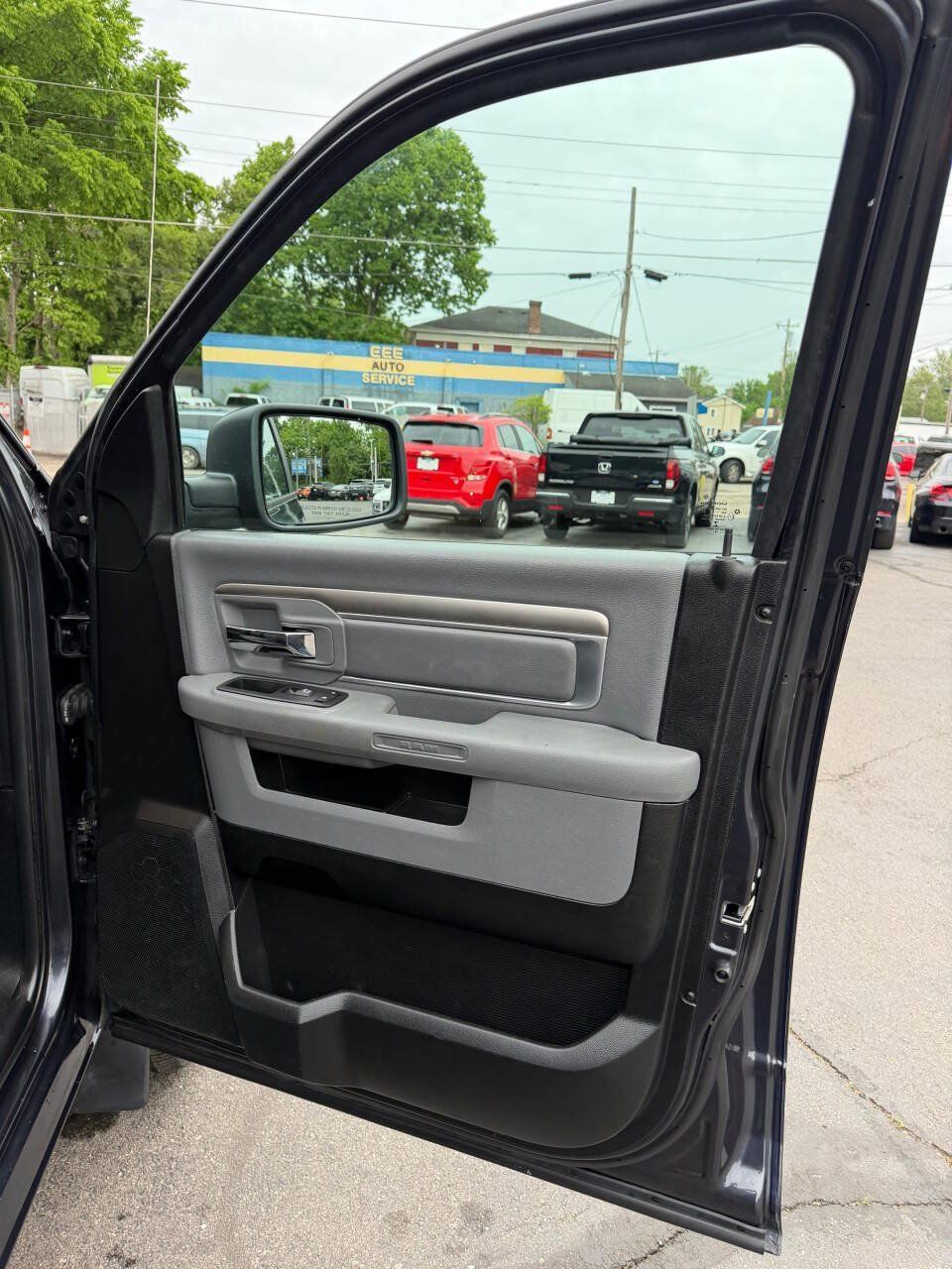 Used 2018 RAM 1500 Classic SLT AWD/4WD image 18