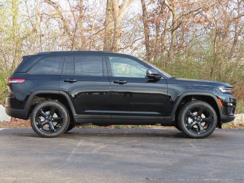 New 2025 Jeep Grand Cherokee Limited w/ Luxury Tech Group II image 2