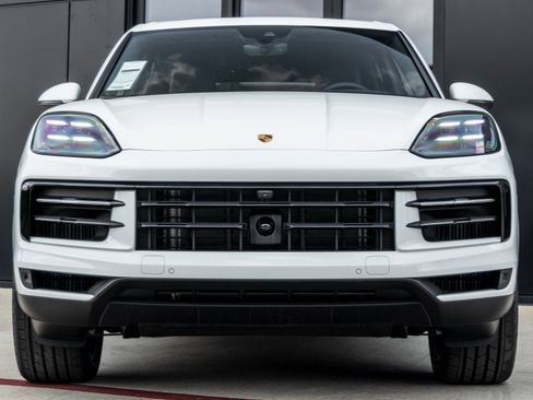Certified 2025 Porsche Cayenne image 8