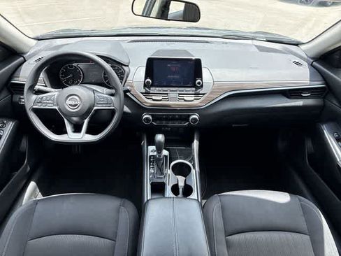 Used 2024 Nissan Altima 2.5 SV FWD image 16