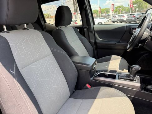 Used 2023 Toyota Tacoma TRD Sport AWD/4WD image 18