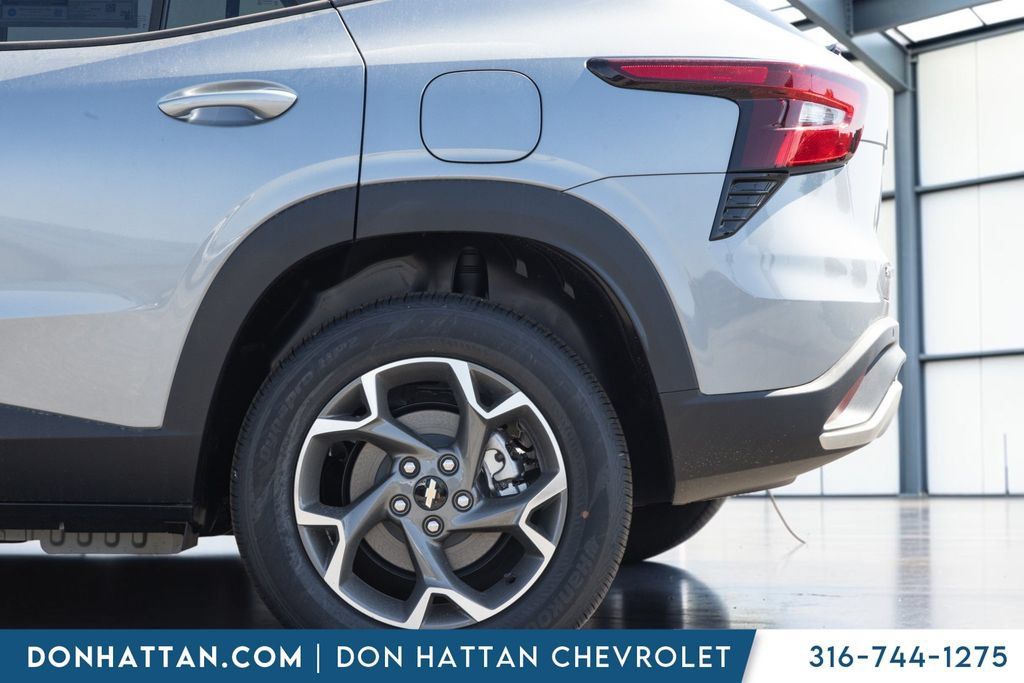 New 2026 Chevrolet Trax LT w/ Driver Confidence Package FWD image 31