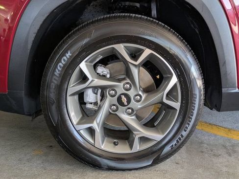 Used 2025 Chevrolet Trax LT w/ LT Convenience Package FWD image 31