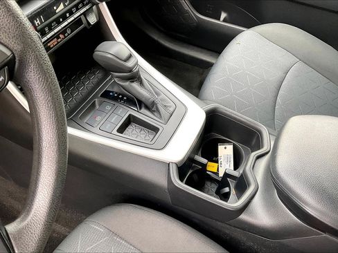 Used 2022 Toyota RAV4 XLE image 18