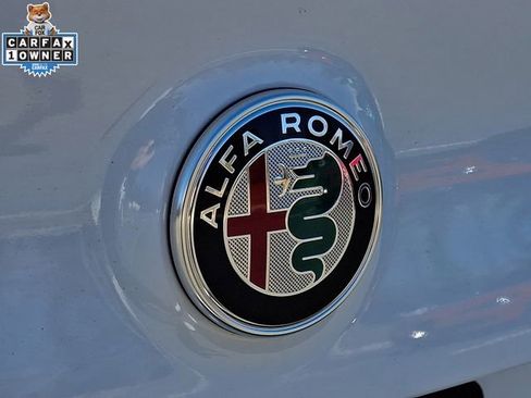 Used 2025 Alfa Romeo Giulia AWD image 32