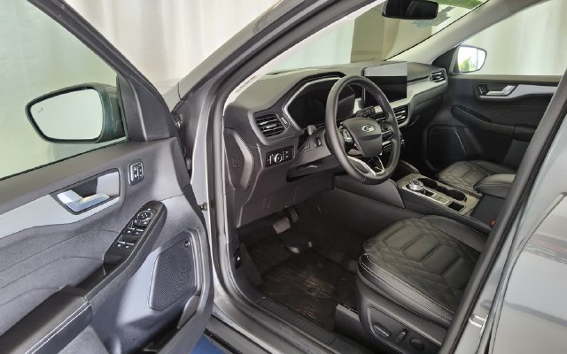 Used 2024 Ford Escape ST-Line w/ Tech Pack #1 AWD/4WD image 10