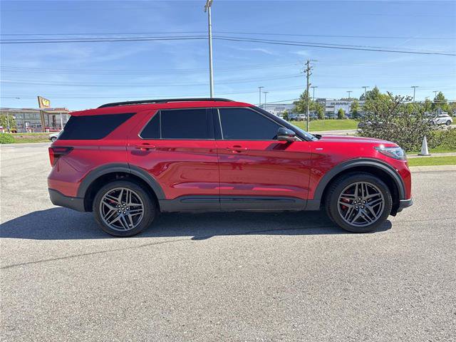 Certified 2025 Ford Explorer ST-Line AWD/4WD image 5