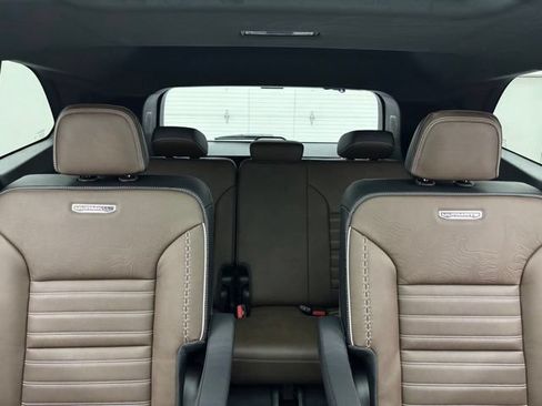 New 2026 GMC Acadia Denali Ultimate w/ LPO, Floor Liner Package AWD/4WD image 44