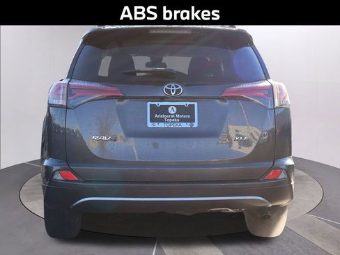 Used 2018 Toyota RAV4 XLE image 7