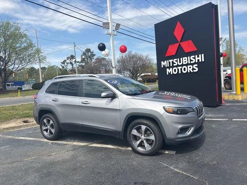 Used 2019 Jeep Cherokee Limited image 1
