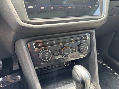 Used 2020 Volkswagen Tiguan SEL FWD image 21