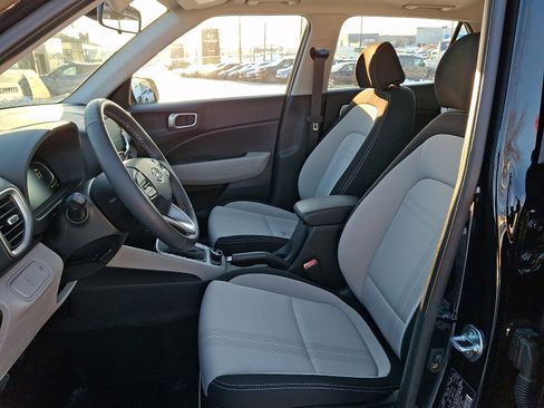 Used 2025 Hyundai Venue SEL image 13