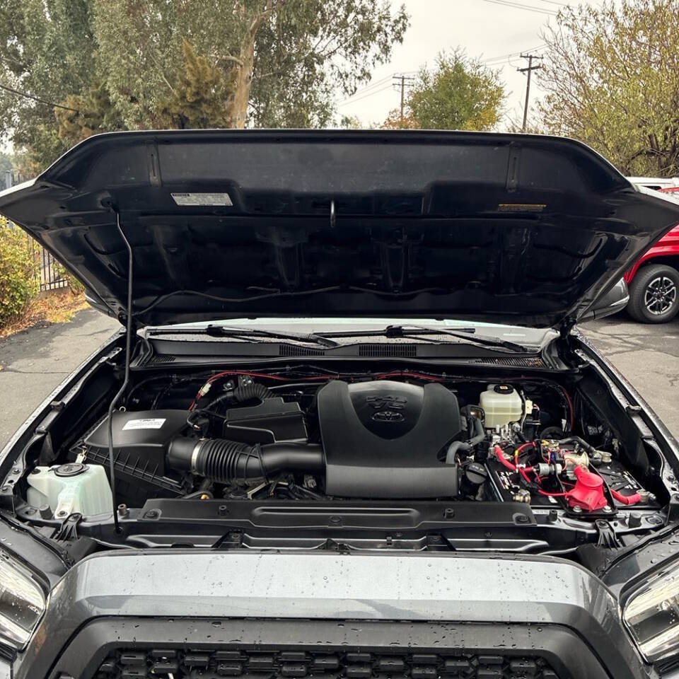 Used 2021 Toyota Tacoma TRD Off-Road w/ Technology Package AWD/4WD image 47