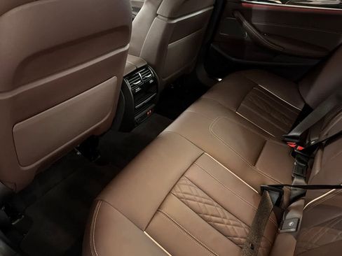 Used 2023 BMW 540i w/ Executive Package image 4