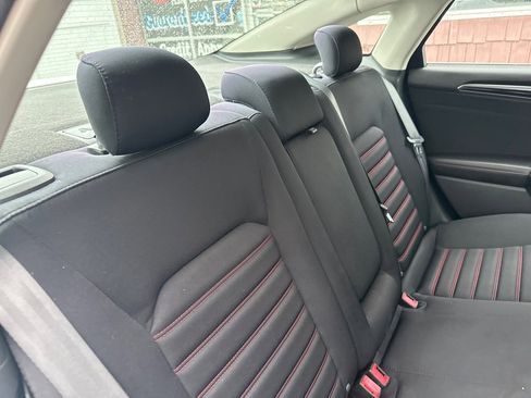 Used 2015 Ford Fusion SE w/ Equipment Group 201A FWD image 15