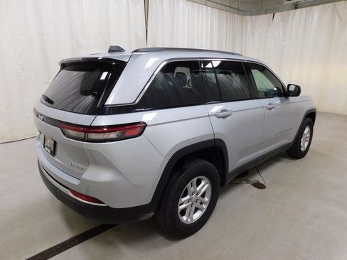 Used 2022 Jeep Grand Cherokee Laredo image 18