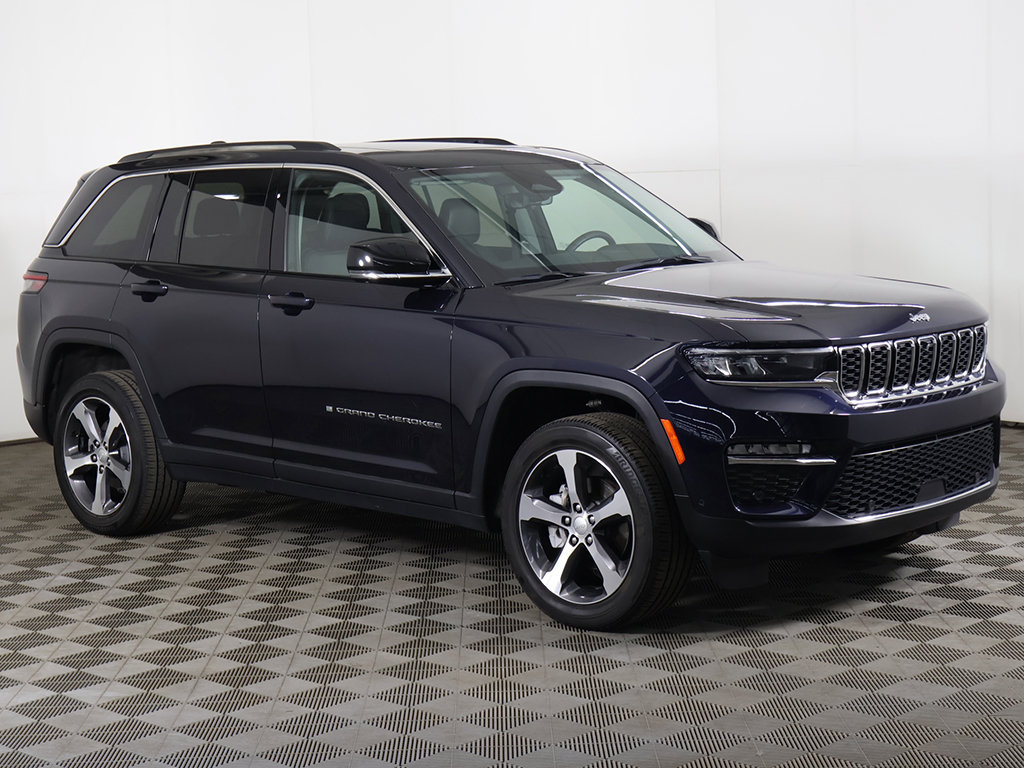 Used 2023 Jeep Grand Cherokee Limited w/ Luxury Tech Group II AWD/4WD image 62