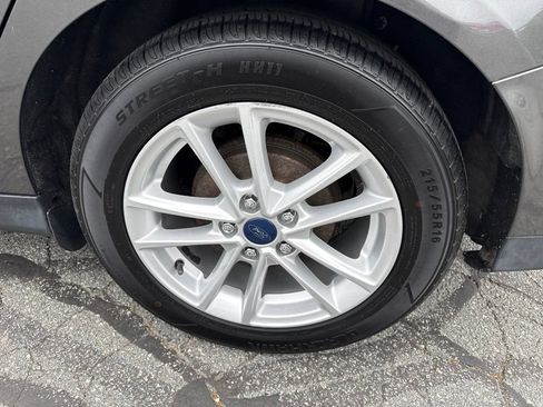 Used 2015 Ford Focus SE FWD image 12