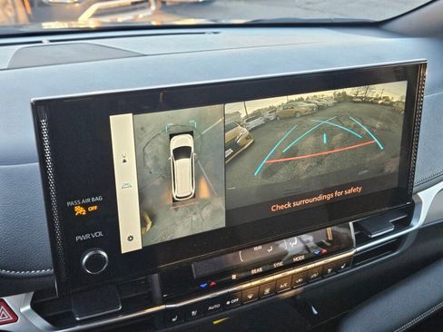 Used 2025 Toyota Sienna Platinum image 20