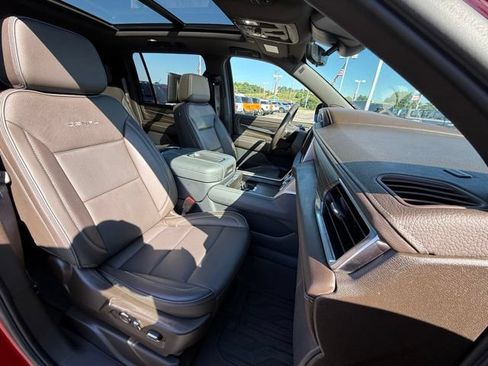 Used 2024 GMC Yukon XL Denali w/ Denali Reserve Package AWD/4WD image 29