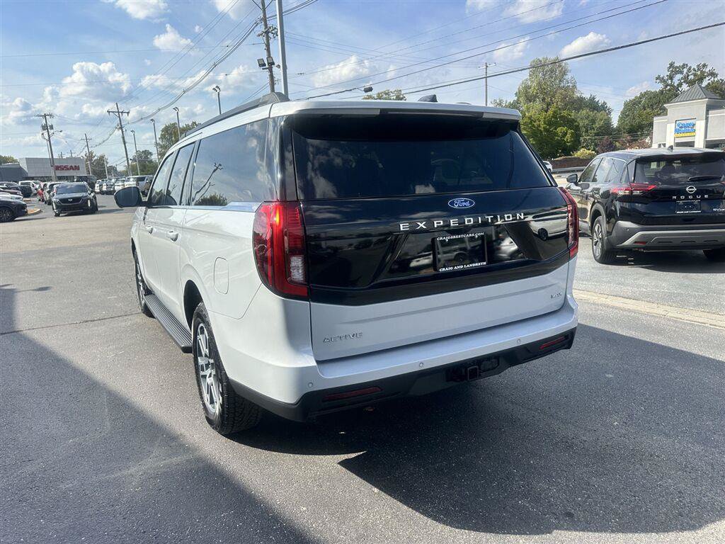 Used 2025 Ford Expedition Max Active AWD/4WD image 5