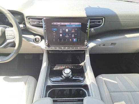 Used 2024 Jeep Wagoneer Series II w/ Flexible Seating Group image 11