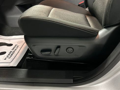 Used 2025 Nissan Rogue SV AWD/4WD image 11