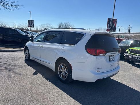 Used 2018 Chrysler Pacifica Limited image 8